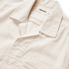 material shot of the camp collar of The Short Sleeve Hawthorne in Birch, Wovens by Taylor Stitch