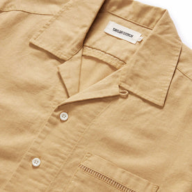 material shot of the camp collar on The Short Sleeve Hawthorne in Wheat, Wovens by Taylor Stitch