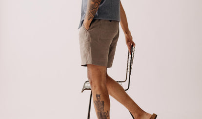 fit model wearing The Apres Short in Canteen Hemp