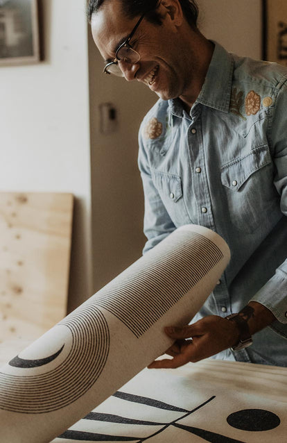 daren holding a print