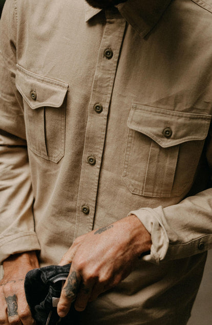 The Saddler Shirt in Light Khaki Twill