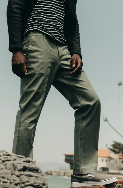 fit model posing in The Surplus Pant in Field Olive Reverse Sateen