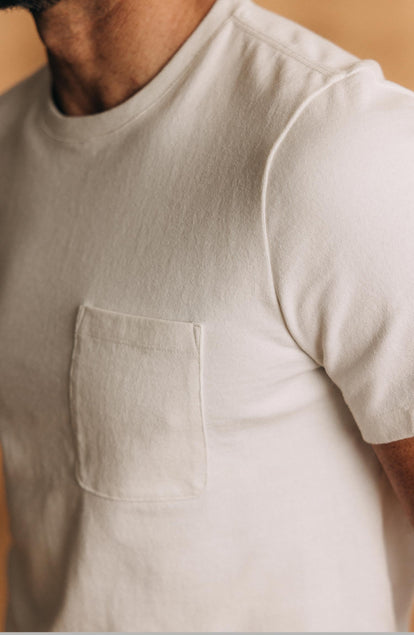 fit model showing off the pocket on The Heavy Bag Tee in Natural