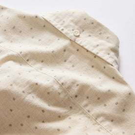 material shot of the back of the button-down collar on The Short Sleeve Jack in Heather Oat Dot, Wovens by Taylor Stitch