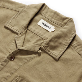 material shot of the camp collar on The Short Sleeve Hawthorne in Sea Moss, Wovens by Taylor Stitch