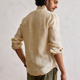 fit model showing the back of The Jack in Horchata Linen, Wovens by Taylor Stitch