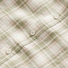 material shot of the buttons on The Jack in Palm Plaid Linen, Wovens by Taylor Stitch