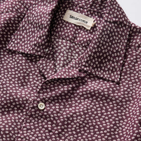 material shot of the collar on The Short Sleeve Hawthorne in Port Shell, Wovens by Taylor Stitch