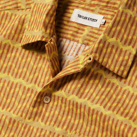 material shot of the collar on The Short Sleeve Hawthorne in Gold Wave, Wovens by Taylor Stitch