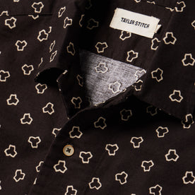 material shot of the collar on The Short Sleeve Hawthorne in Espresso Geo, Wovens by Taylor Stitch