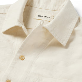 material shot of the collar on The Short Sleeve Hawthorne in Sand, Wovens by Taylor Stitch