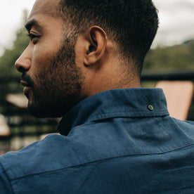 fit model showing the back of the collar on The Jack in Prussian Blue Oxford, Wovens by Taylor Stitch