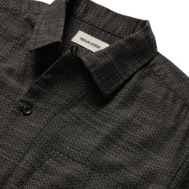 material shot of the collar on The Short Sleeve Hawthorne in Navy Wave, Wovens by Taylor Stitch