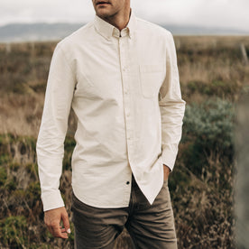 fit model walking in The Jack in Sand Oxford, Wovens by Taylor Stitch