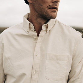 fit model showing off collar on The Jack in Sand Oxford, Wovens by Taylor Stitch