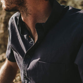 Close up shot of out fit model wearing the Short Sleeve Jack, Wovens by Taylor Stitch