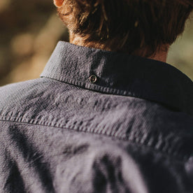 Close up shot of the back of the Jack worn by our fit model, Wovens by Taylor Stitch